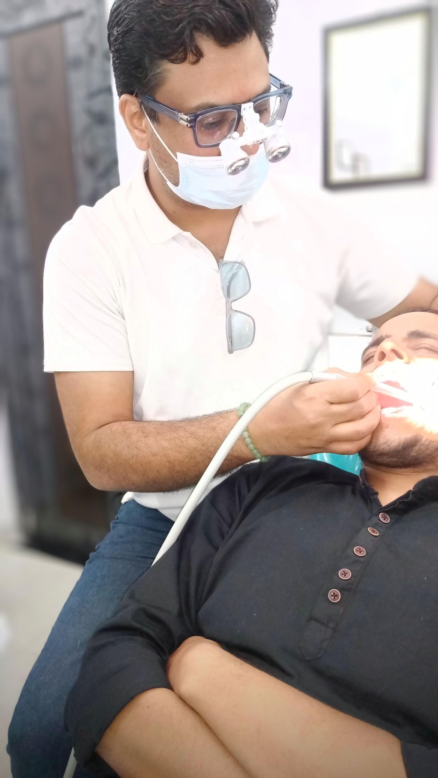 Photo of Dr Dhroov Kumar Tiwary, Dentist in Lucknow, Uttar Pradesh