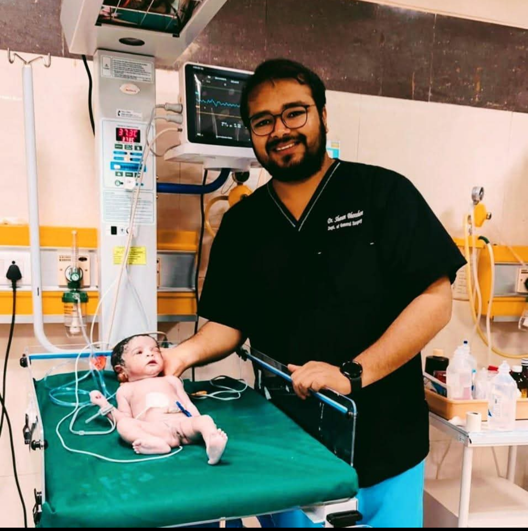 Dr Omkar Alshi