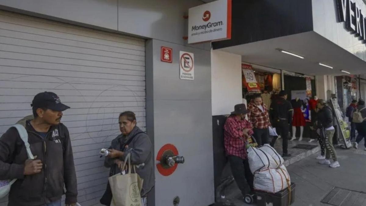 BCE PROYECTA UNA CAÍDA MODERADA DE LAS REMESAS DE MIGRANTES A ECUADOR PARA 2025