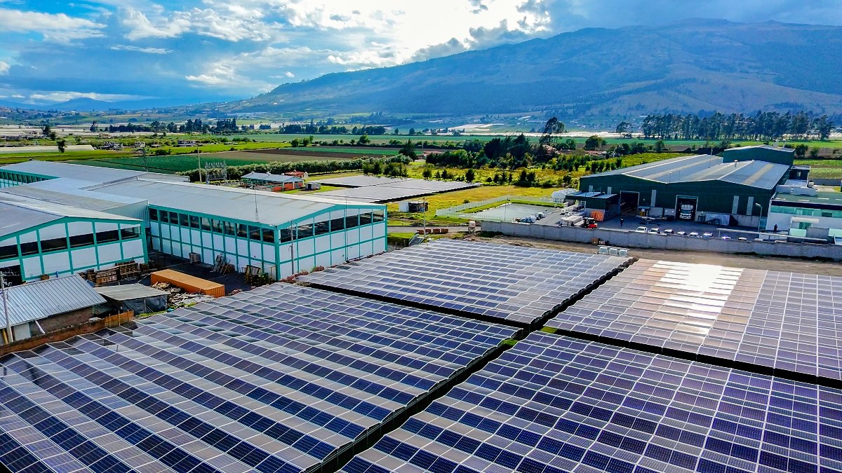 FAIRIS inaugura el proyecto fotovoltaico más grande de la Sierra Centro: un círculo virtuoso de sostenibilidad desde el corazón del Ecuador