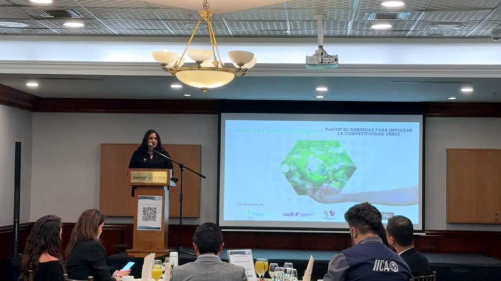 Ecuador muestra sus iniciativas verdes en el encuentro PreCOP30 en Quito