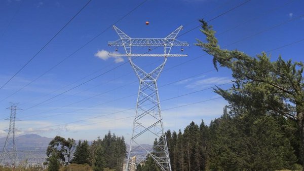 Ecuador enfrenta riesgo de apagones sin energía de Colombia en pleno estiaje