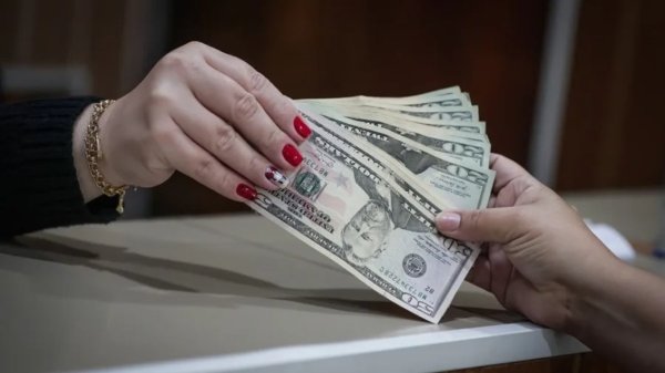 Riesgo país en Ecuador cae por debajo de los 600 puntos por primera vez desde 2019