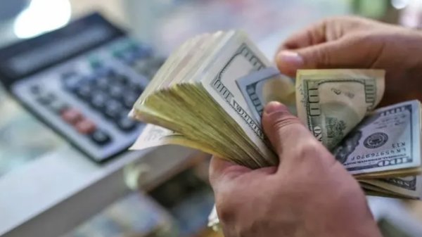 Ecuador mueve el 40% de su economía en efectivo y se ubica en el puesto 81 del ranking global