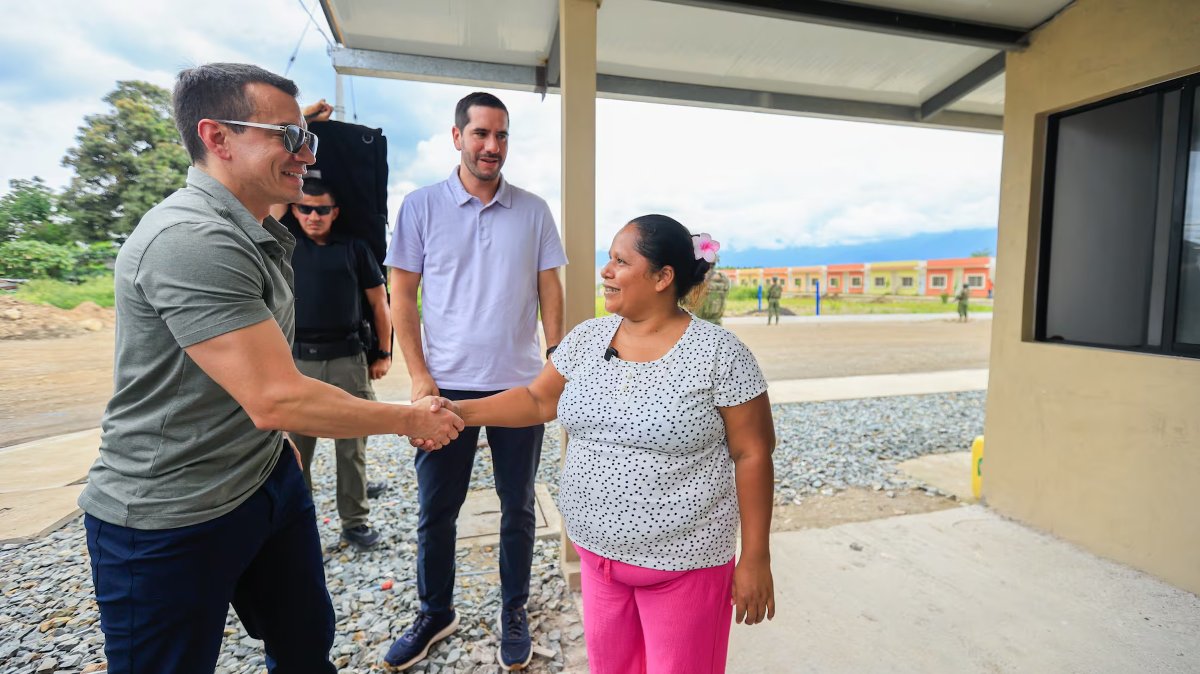 Daniel Noboa anuncia reforma para que empresas puedan reducir impuesto a la renta al donar viviendas sociales