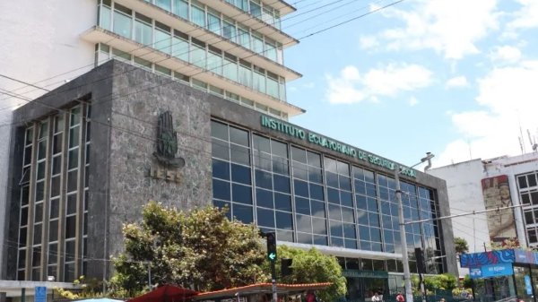 IESS en Ecuador: cómo atraer afiliados y reducir el 60 % de trabajadores fuera del sistema