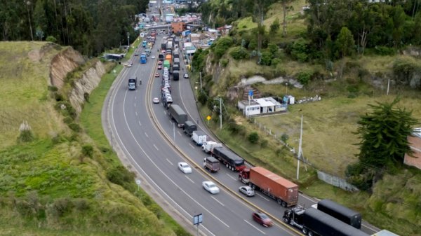 Gobierno de Ecuador reduce aranceles a Colombia en medio de la guerra comercial