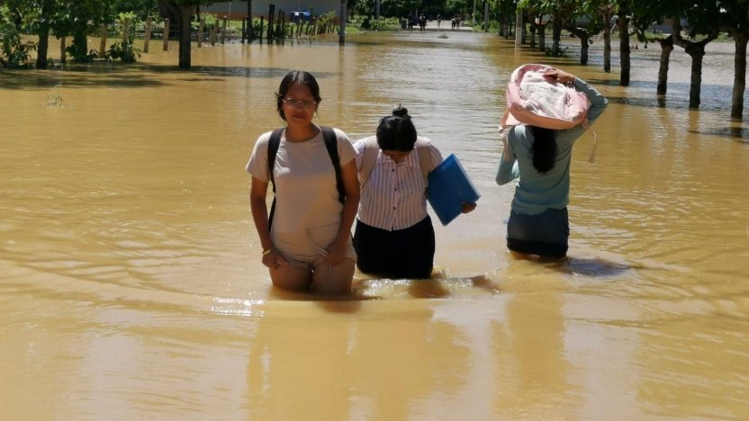 Balao sobrevive bajo el agua y otros siete ríos están debordados en Ecuador en medio del arribo de El Niño