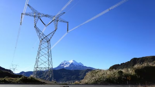 Colombia oficializa la reanudación de exportación de energía con Ecuador