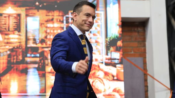 Condiciones macroeconómicas y estabilidad fiscal contribuyeron a mejorar calificación crediticia de Ecuador