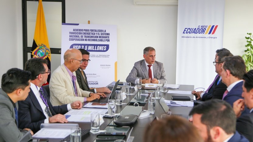 Ecuador recibe USD 3,5 millones del Banco Mundial para preparar proyectos eléctricos estratégicos