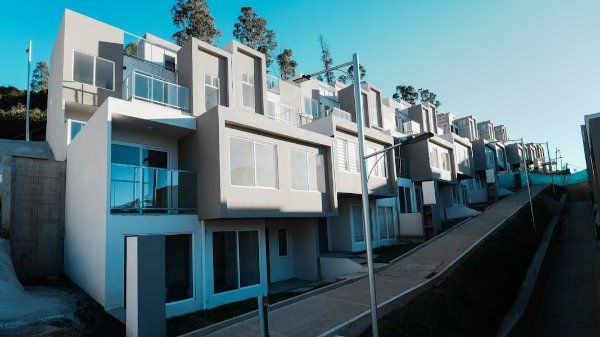 Ecuador supera cuatro veces meta con $ 1.292 millones movilizados en financiamiento para vivienda, agua y producción sostenible