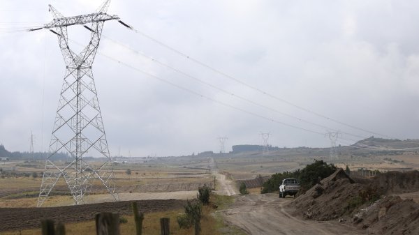 En pleno estiaje, piden a industrias y centros comerciales de Ecuador encender sus generadores de forma voluntaria