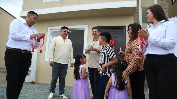 Gobierno suma alrededor de 13.000 unidades habitacionales entregadas con los programas Miti-Miti y Credicasa