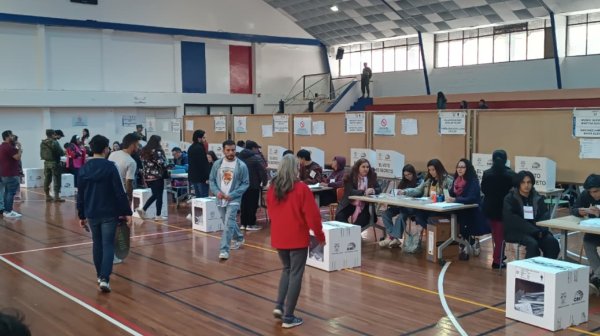 Riesgo país de Ecuador sigue subiendo y supera los 700 puntos, luego de la consulta y referéndum 