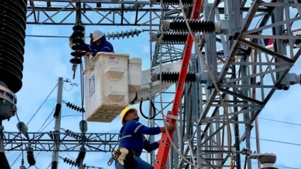 Noboa advierte con desconectar a grandes industrias que no autogeneren energía