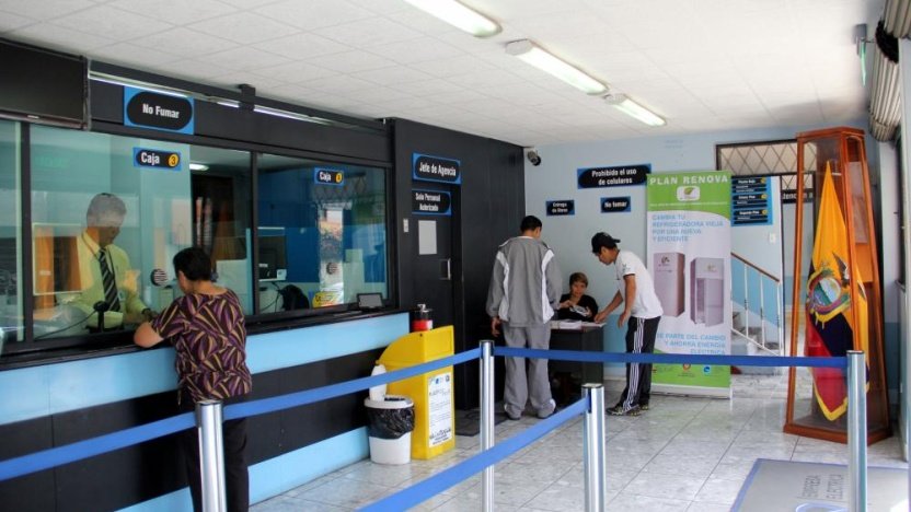 Pagos de luz y agua influirán en el buró de crédito tras reforma en Ecuador