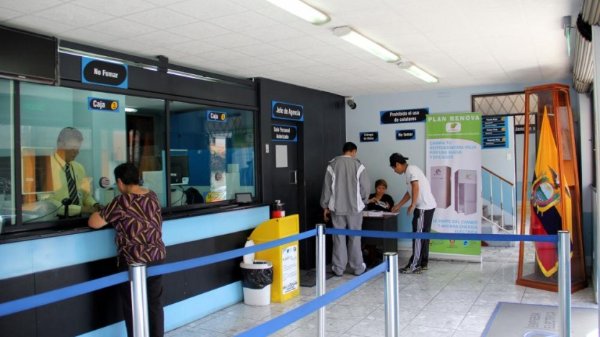 Pagos de luz y agua influirán en el buró de crédito tras reforma en Ecuador
