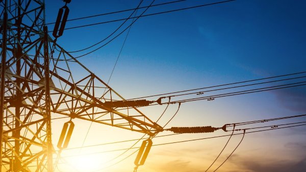 Ecuador lanza licitación de USD 270 millones para interconexión eléctrica con Perú