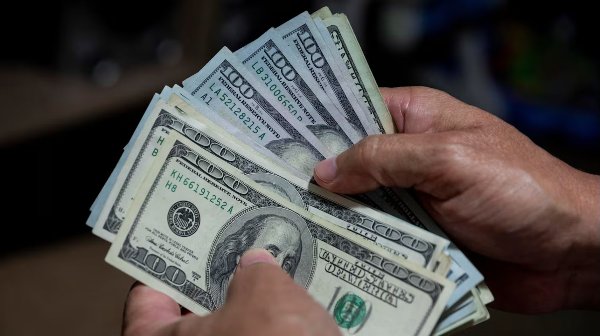 Fitch Ratings mejora la calificación de Ecuador y mantiene perspectiva estable