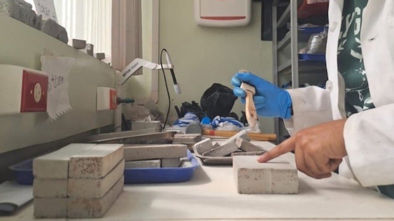 De la universidad a las construcciones: los bioladrillos buscan espacio en vivienda de interés social