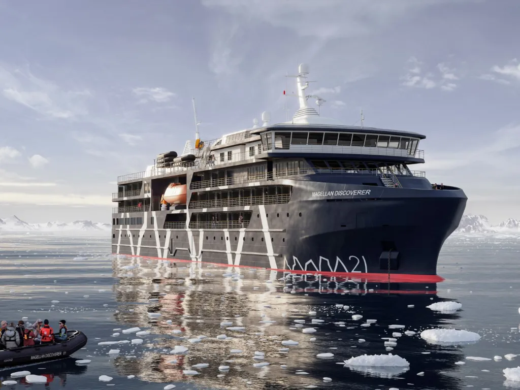 Magellan Discoverer Exterior
