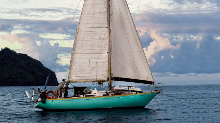 The crew of Wild Rye sets sail from the Galápagos Islands, embarking on a journey towards French Polynesia.