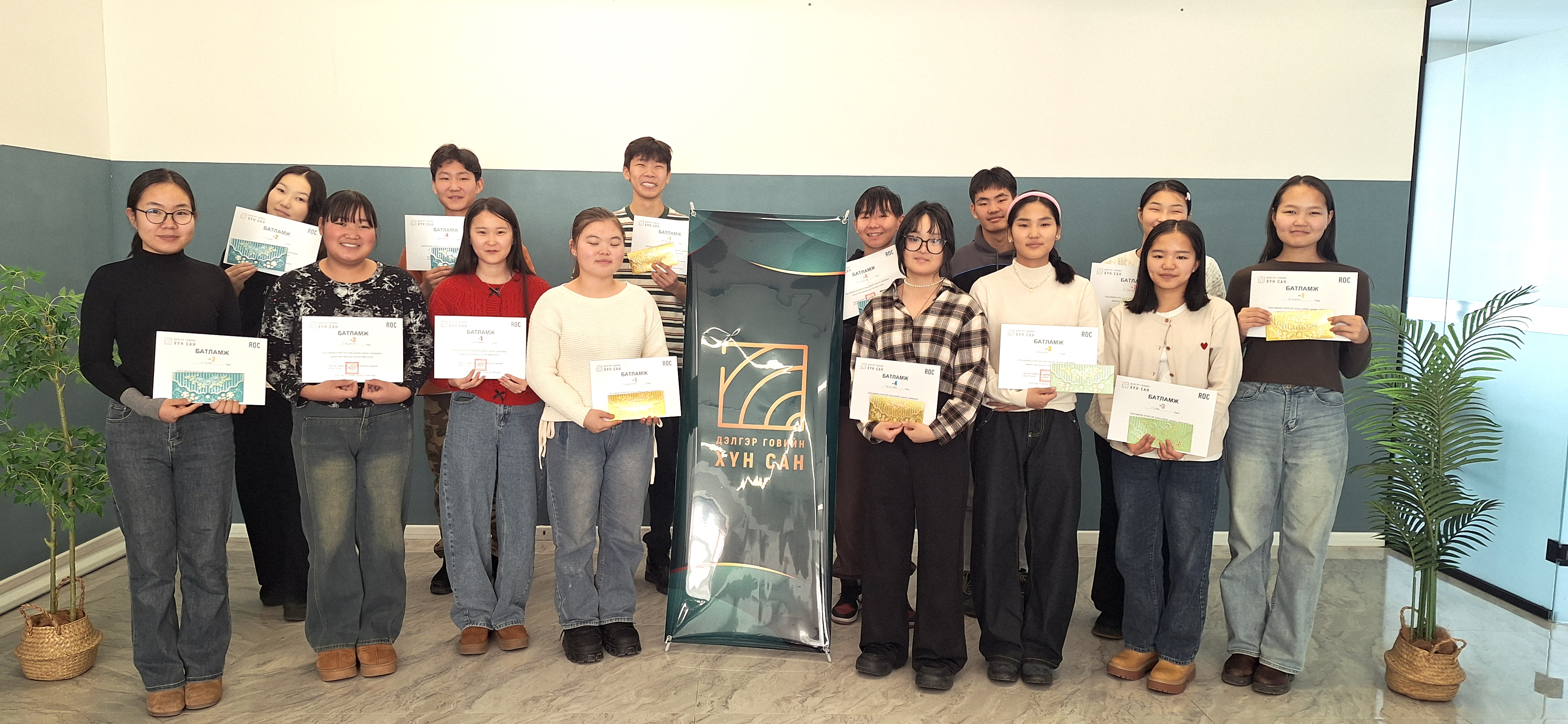 Dghumans Startup Challenge хүүхдүүдэд зориулсан сургалт, уралдаан амжилттай зохион байгуулагдаж өндөрлөлөө.