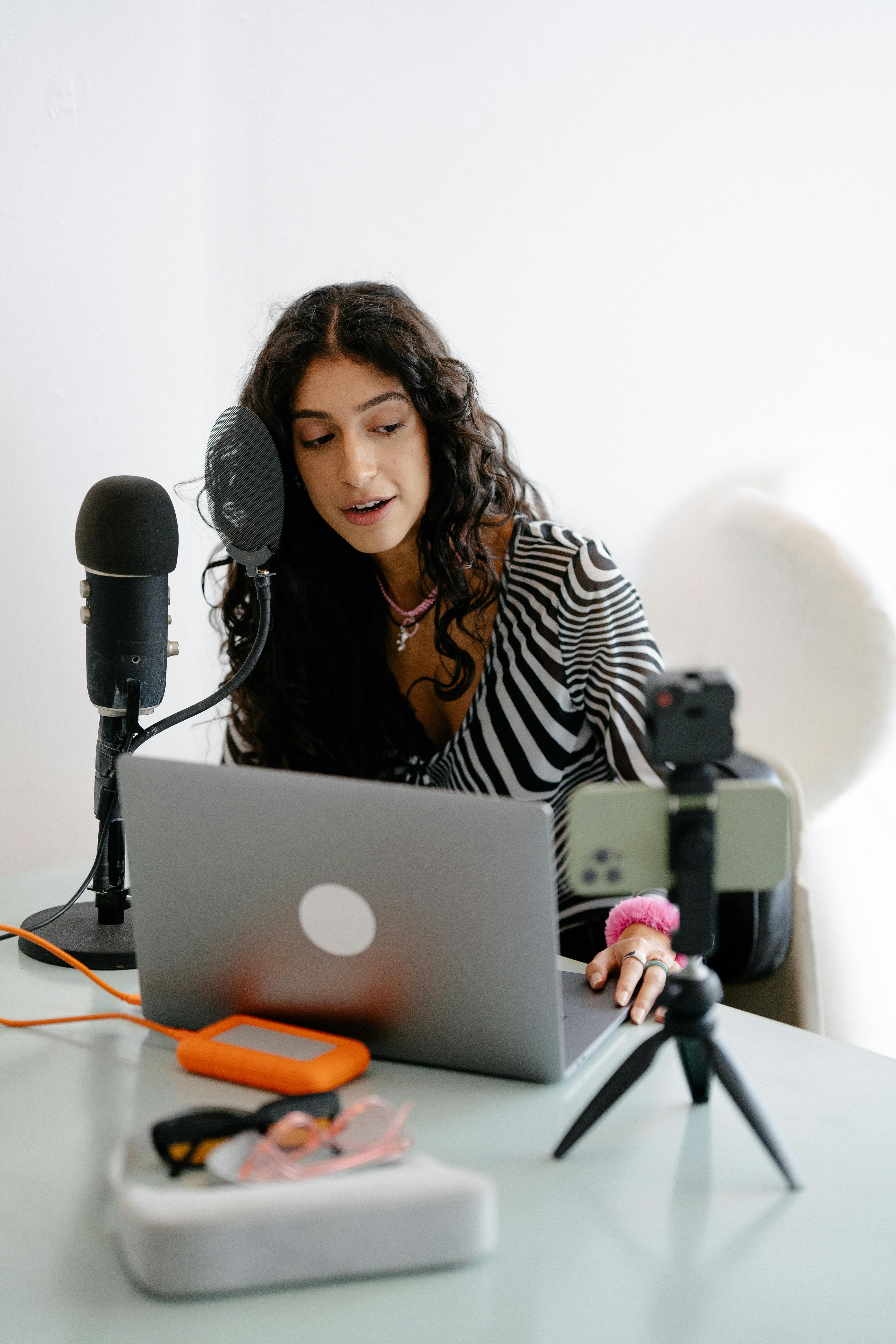 The Podcast Content Creation Guide: From Idea to Airwaves