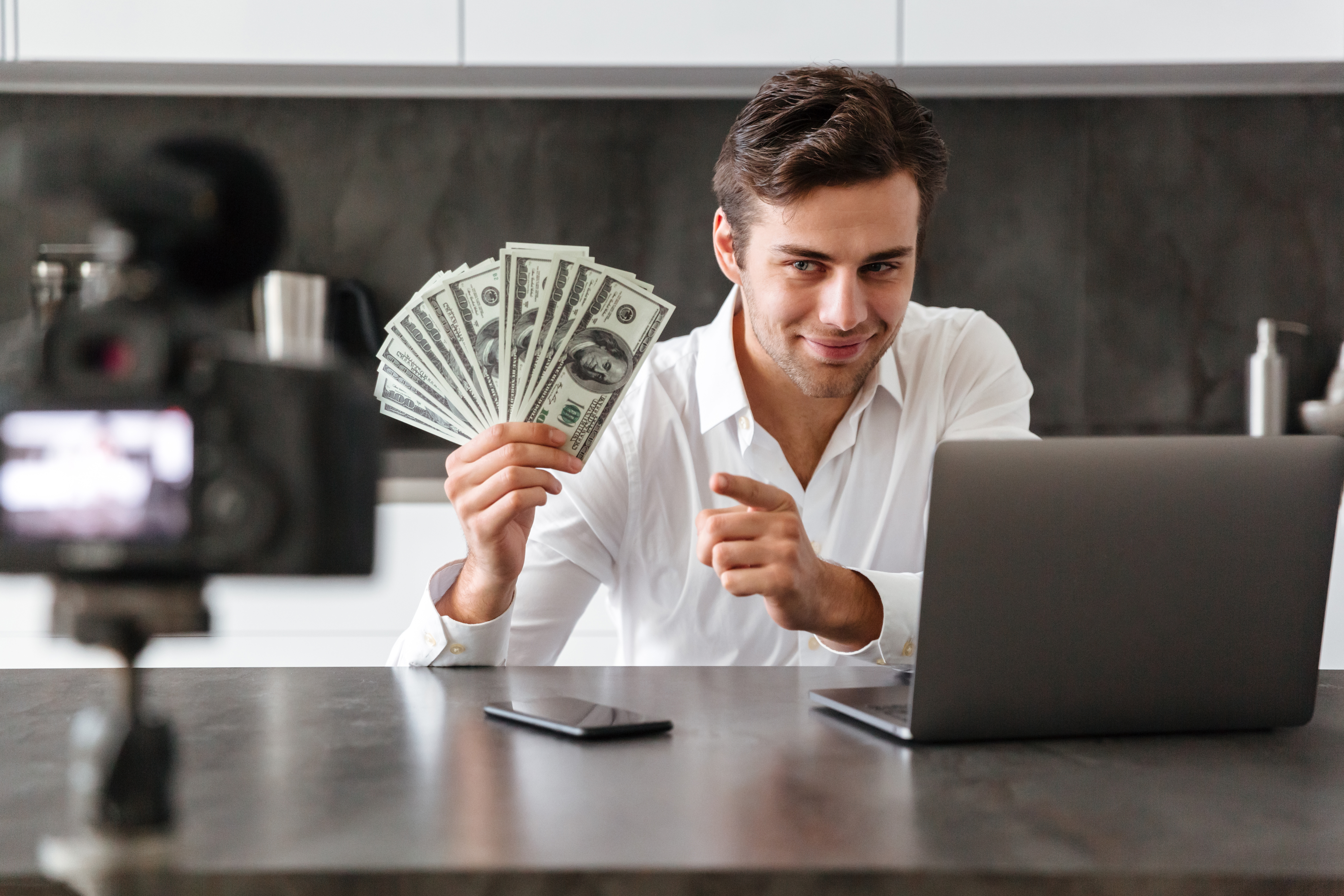 How to Make Money Online in 2025: A Beginner’s Guide That Actually Works