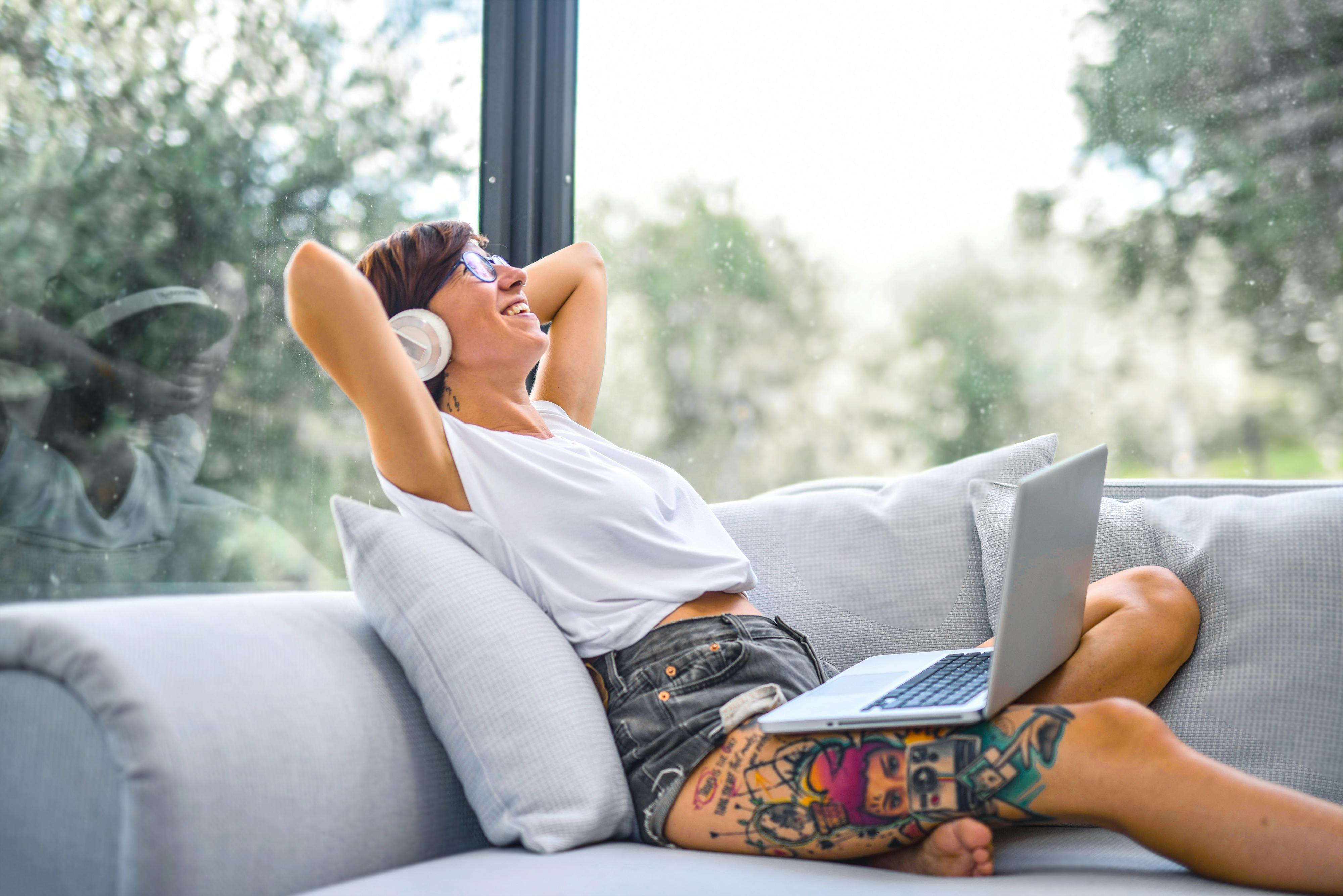How to Work From Home and Earn a Full-Time Income