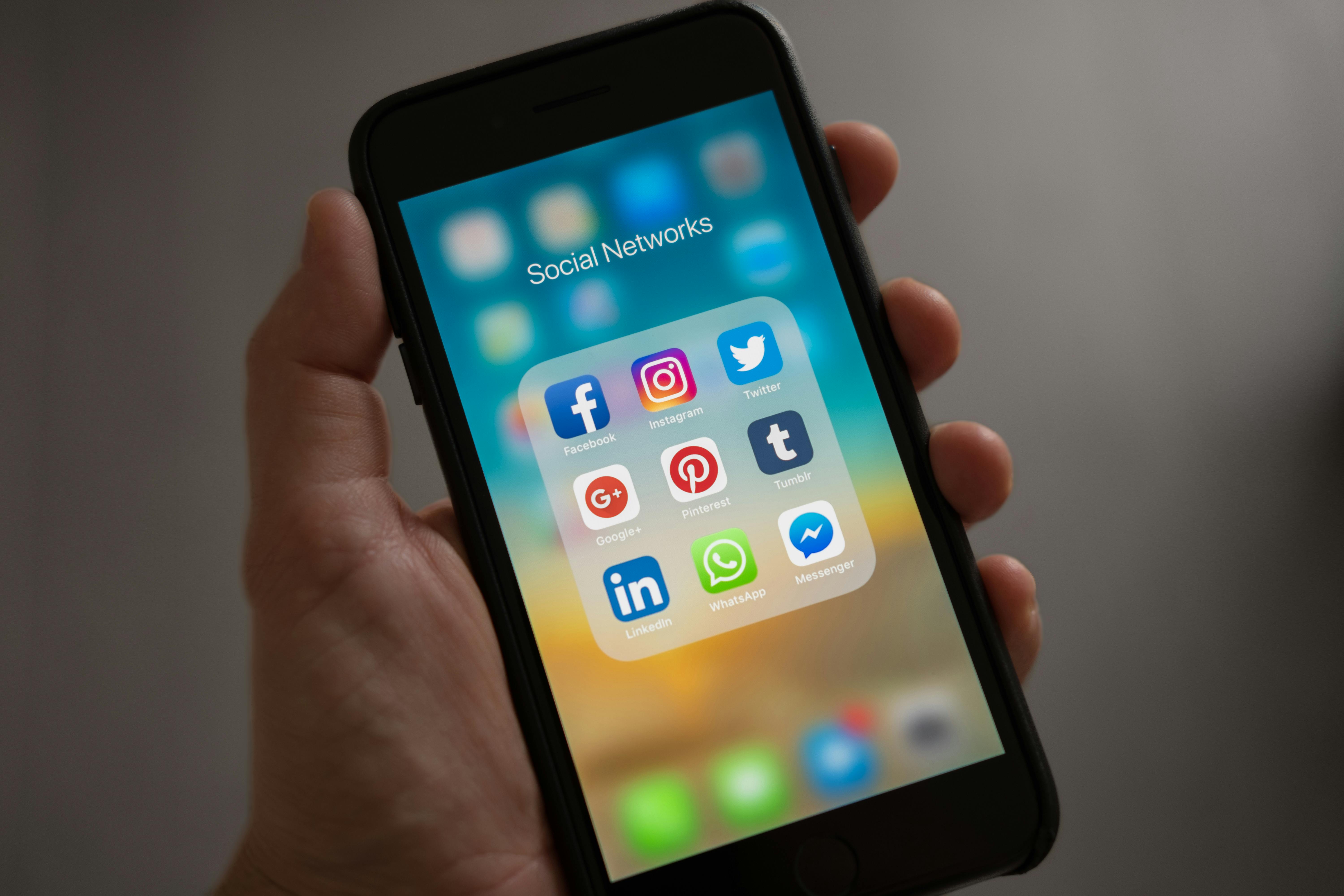 Top Online Tools, Apps & Services 2025: Social Media Edition