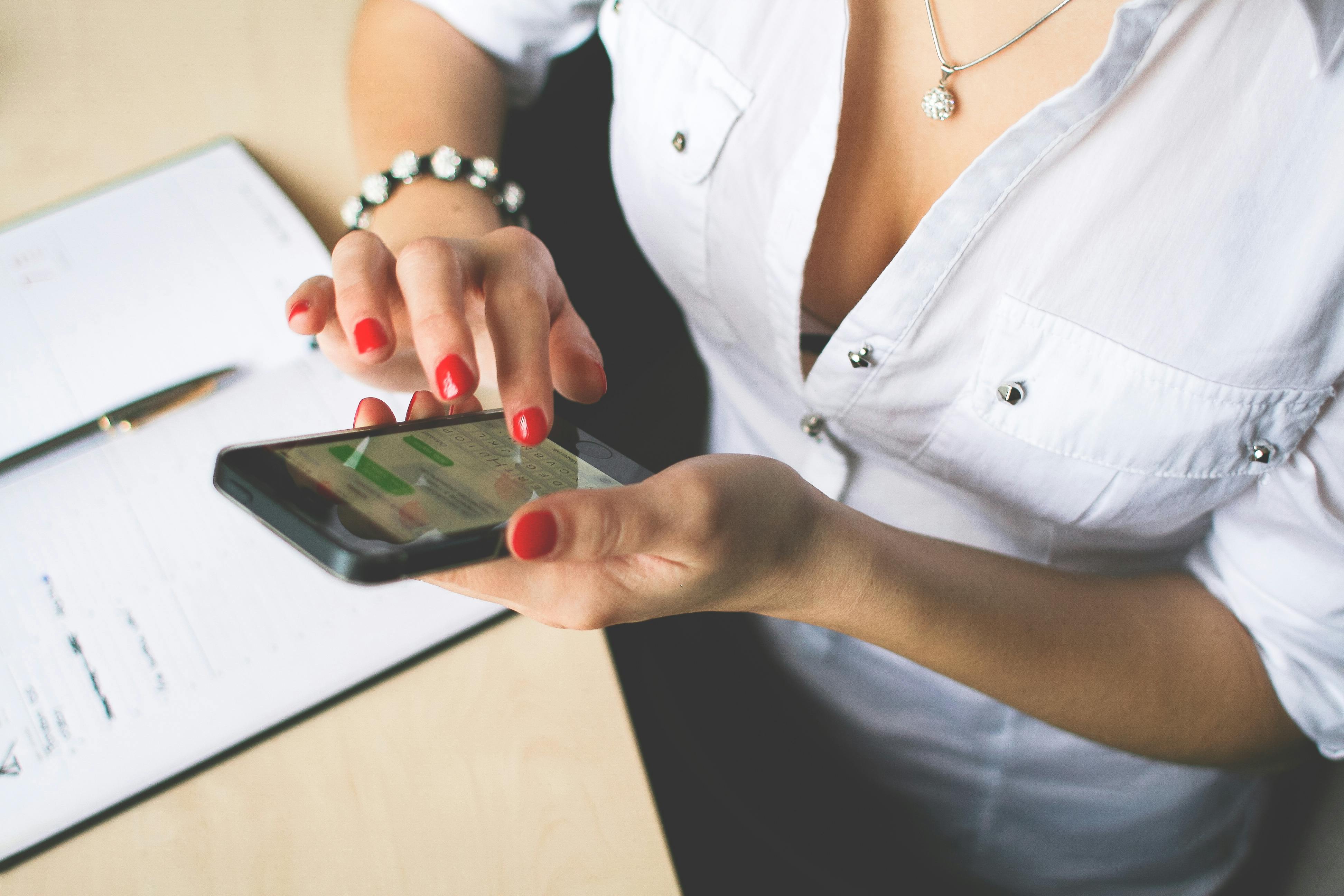 Top Online Tools, Apps & Services 2025: Messaging with WhatsApp Web and Gmail