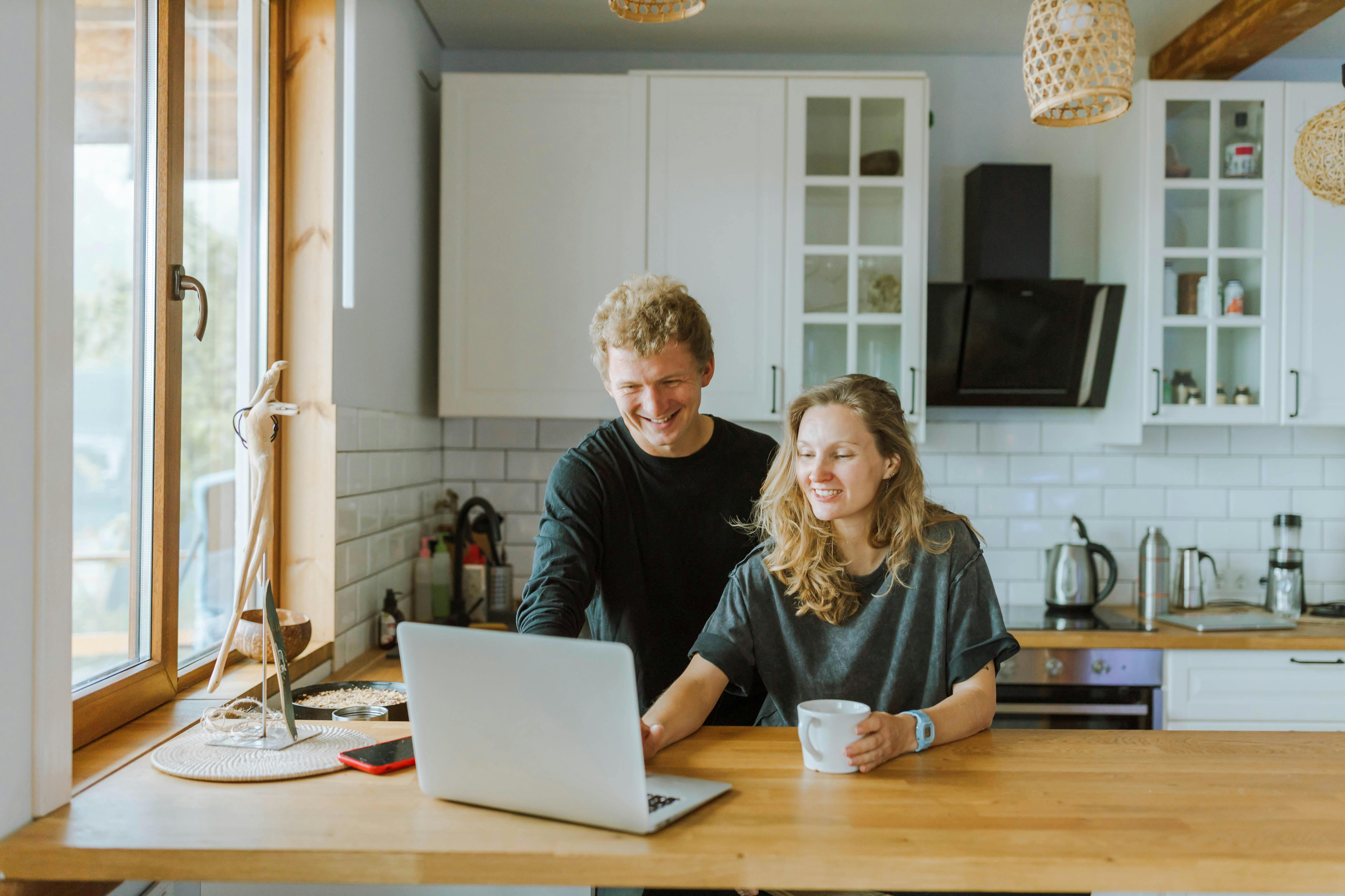 Top Online Tools, Apps & Services 2025: A Beginner's Guide to Shopping, Travel & Everyday Life