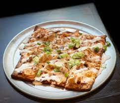 Buffalo Chicken Flatbread Pizza (Better Than Pizza Hut!) – Easy Weeknight Dinner