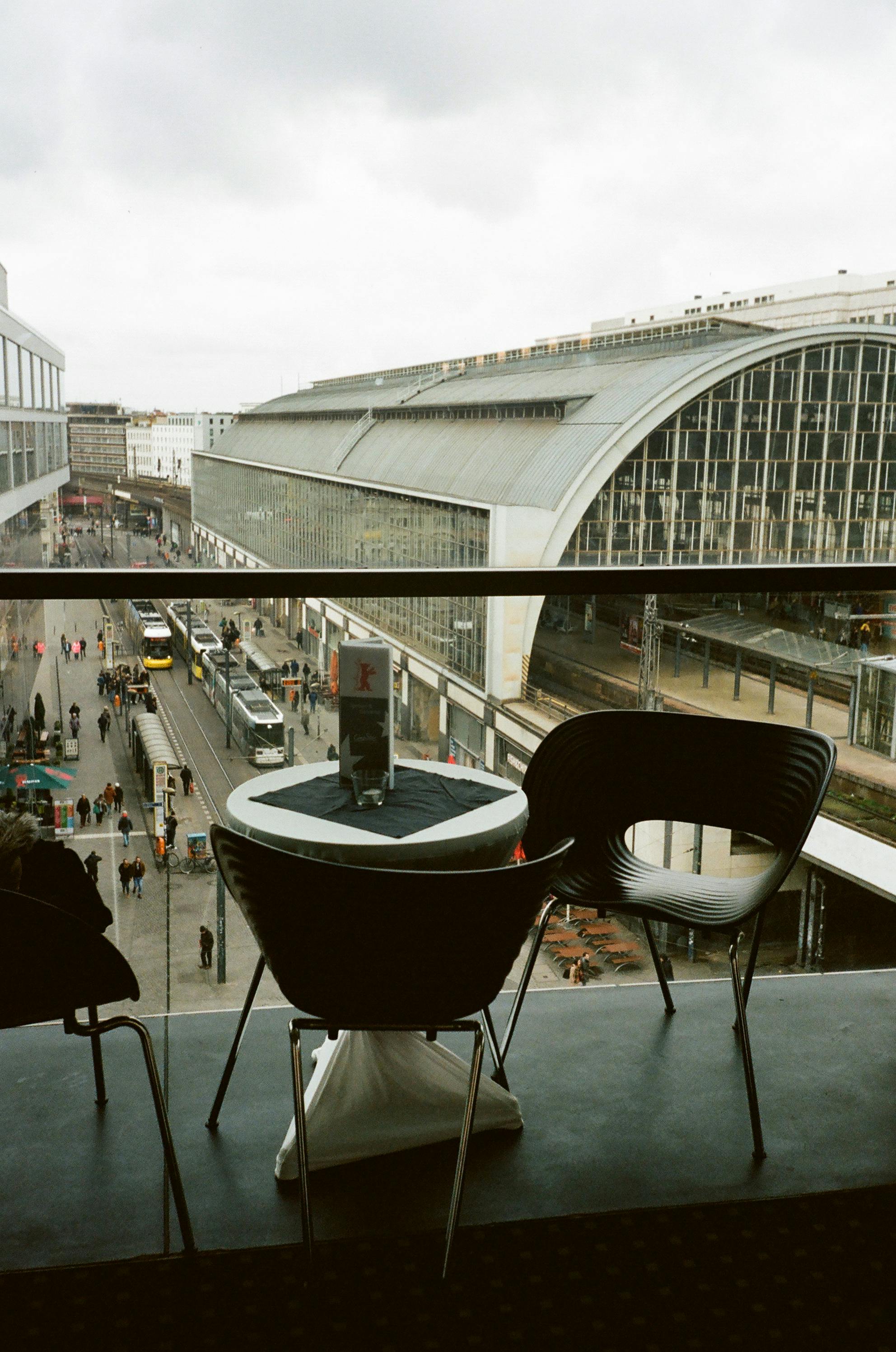 How to Collaborate with Other Creators While Abroad: A Global Guide for Contentmakers