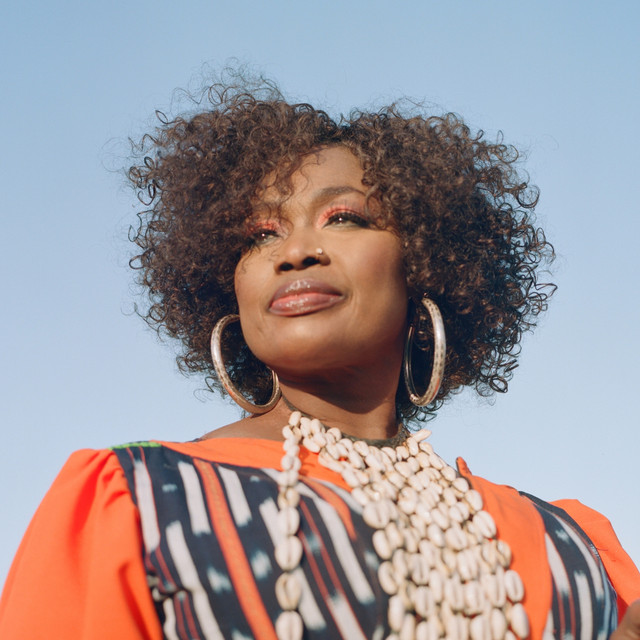Oumou Sangar茅