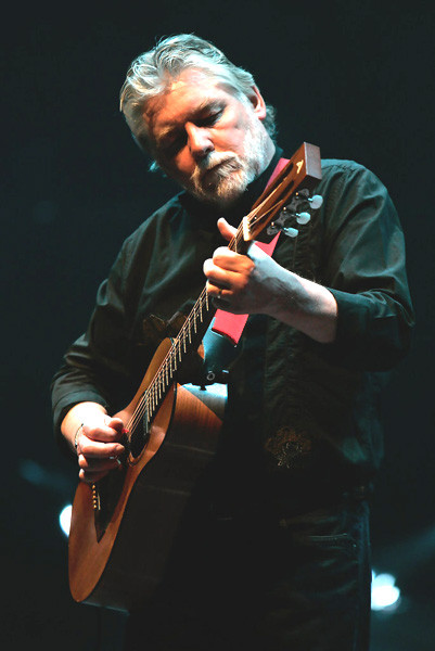 Simon Nicol