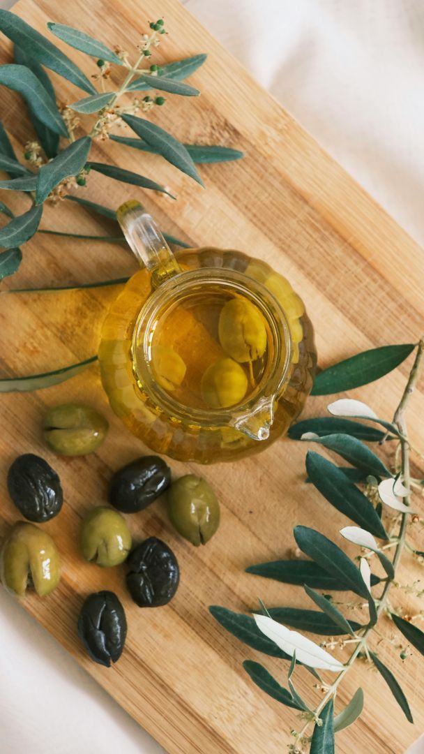 White sediment in extra virgin olive oil: what is sludge and why you shouldn't worry.