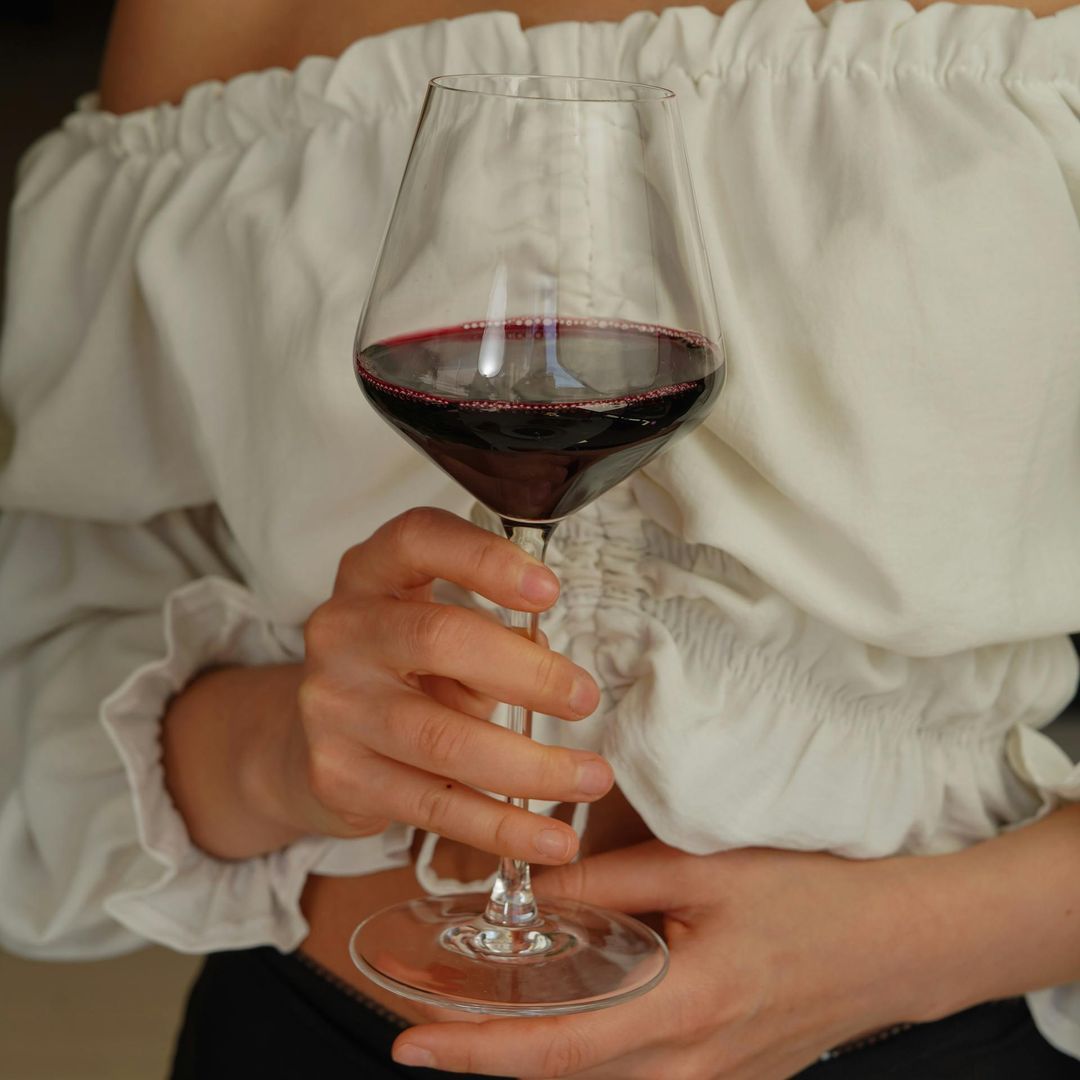 Il Sommelier nel 2024: Tradizione, Innovazione e un Ruolo Sempre più Strategico
