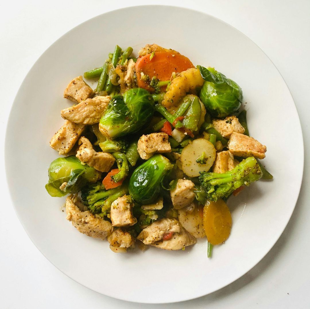 Come costruire un pasto equilibrato (senza calcolatrice, bilancia o stress)