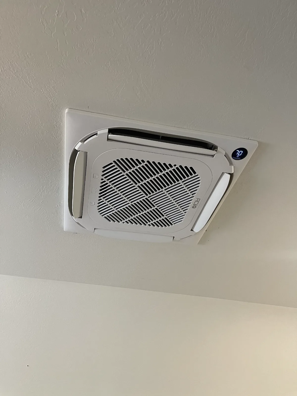 Mini-Split vs Central A/C: Choosing the Best Cooling Solution for Additions and Hard-to-Cool Rooms