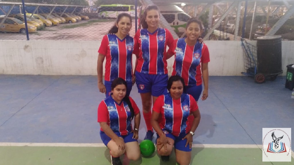 undefined - Con la cruz en alto