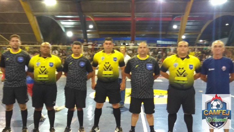 undefined - equipe de arbitragem na no principal 