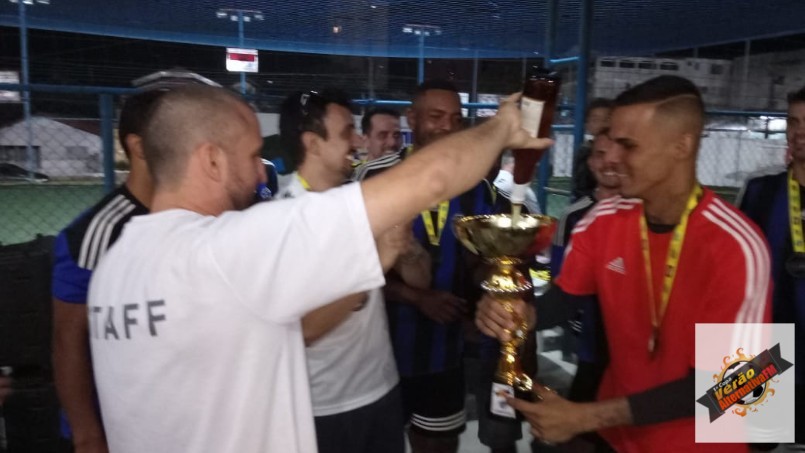 undefined - Comemoração do Casca Grossa CAMPEÃO da Copa Verão Alternativa FM, com cerveja no caneco :)