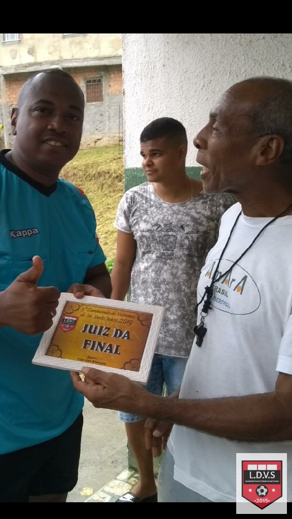 undefined - Nosso Coordenador Da Hora entregando está homenagem ao grande Juiz da Final Gilmar Nunes !