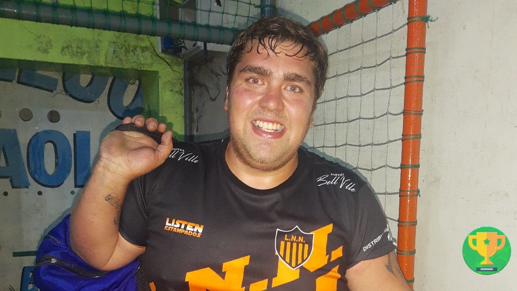 Torneo Sintético La Pelota Al Pie - jugador del partido (sin cadenas) Santi navarro