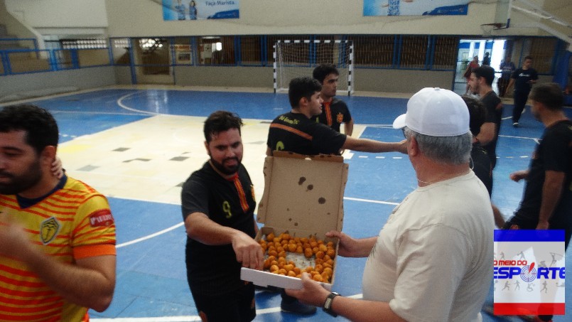 COPA ANTERO DE FUTSAL - distruibuição de coxinhas no  jogo final da sub 35