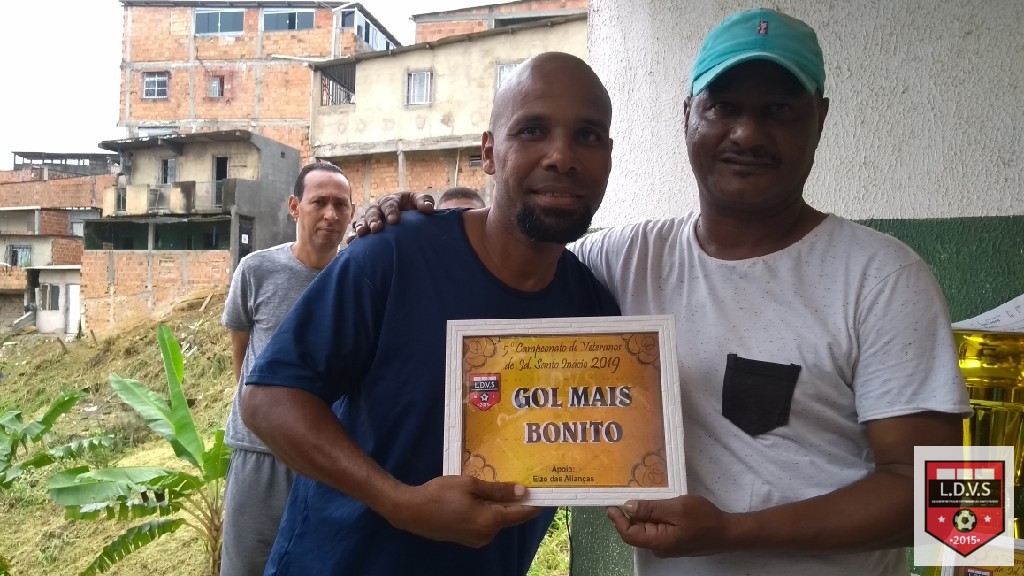 undefined - *O prêmio de Gol Mais Bonito* Ficou para Jeremias "Jell" do Azulão e foi entregue pelo  presidente da Liga Desportiva de Veteranos  Nilson Bahia