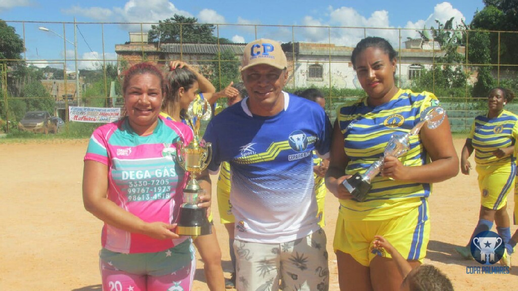 undefined - O futebol feminino também foi homenageado em menção ao Dia Internacional da mulher e foi realizado a partida Pena de Ouro vs Limense.